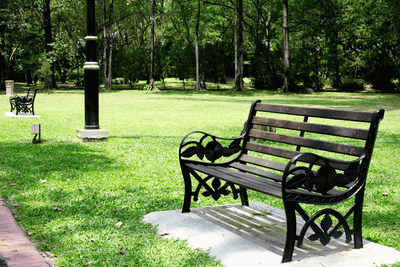 Winter Seating Corners: Styling Garden Benches for Cozy Outdoor Moments