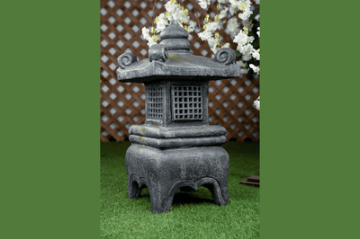 Festive Pathways: Guiding Guests with Outdoor Lantern Displays