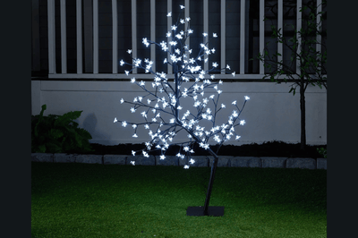How to Layer LED Décor and Fountains for a Cozy Winter Ambience
