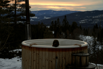 Relaxation Oasis: How to Decorate Around a Garden Tub