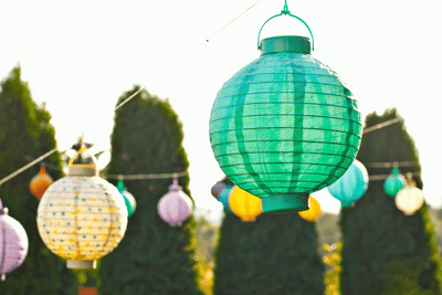 Lantern Clusters: Easy Holiday Decor Ideas for Patios and Balconies