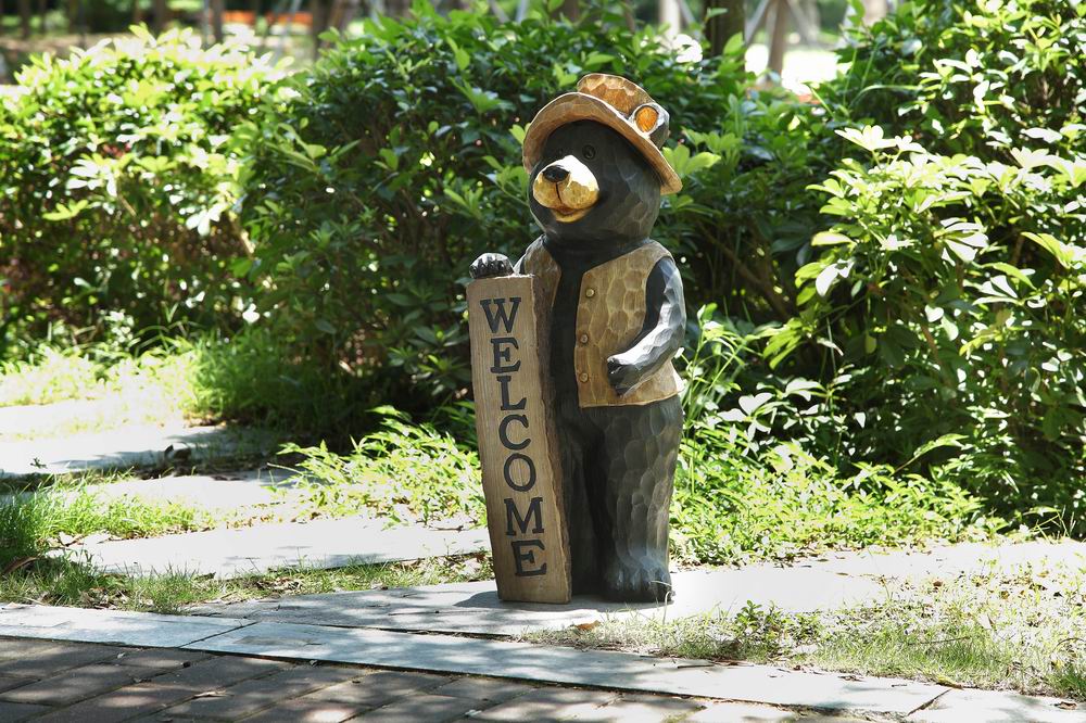 Black Bear Statue With Welcome Sign HI-LINE GIFT LTD.