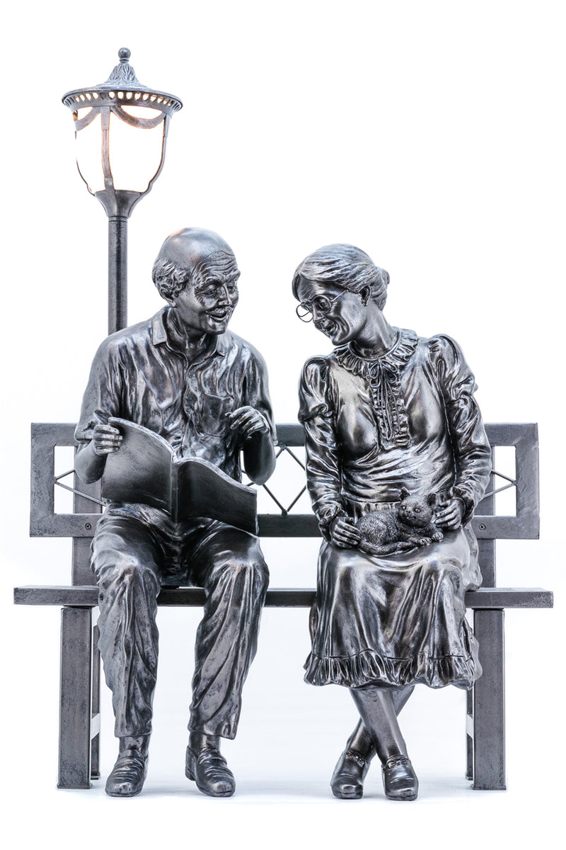 Hi-Line Exclusive - Old Couple Street Lamp Polyresin Statue HI-LINE GIFT LTD.