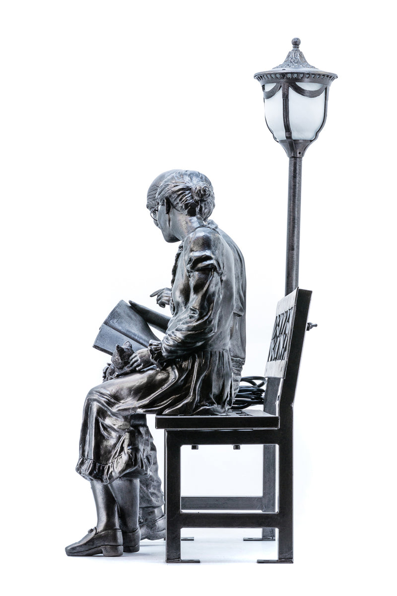 Hi-Line Exclusive - Old Couple Street Lamp Polyresin Statue HI-LINE GIFT LTD.
