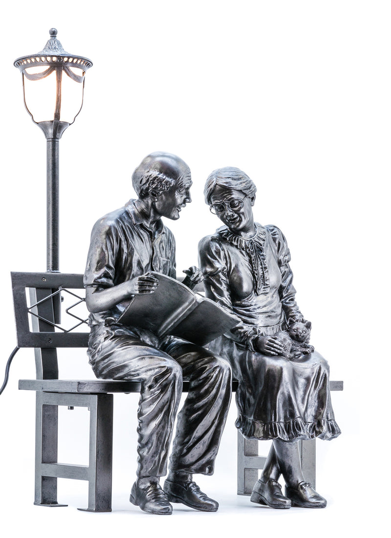 Hi-Line Exclusive - Old Couple Street Lamp Polyresin Statue HI-LINE GIFT LTD.