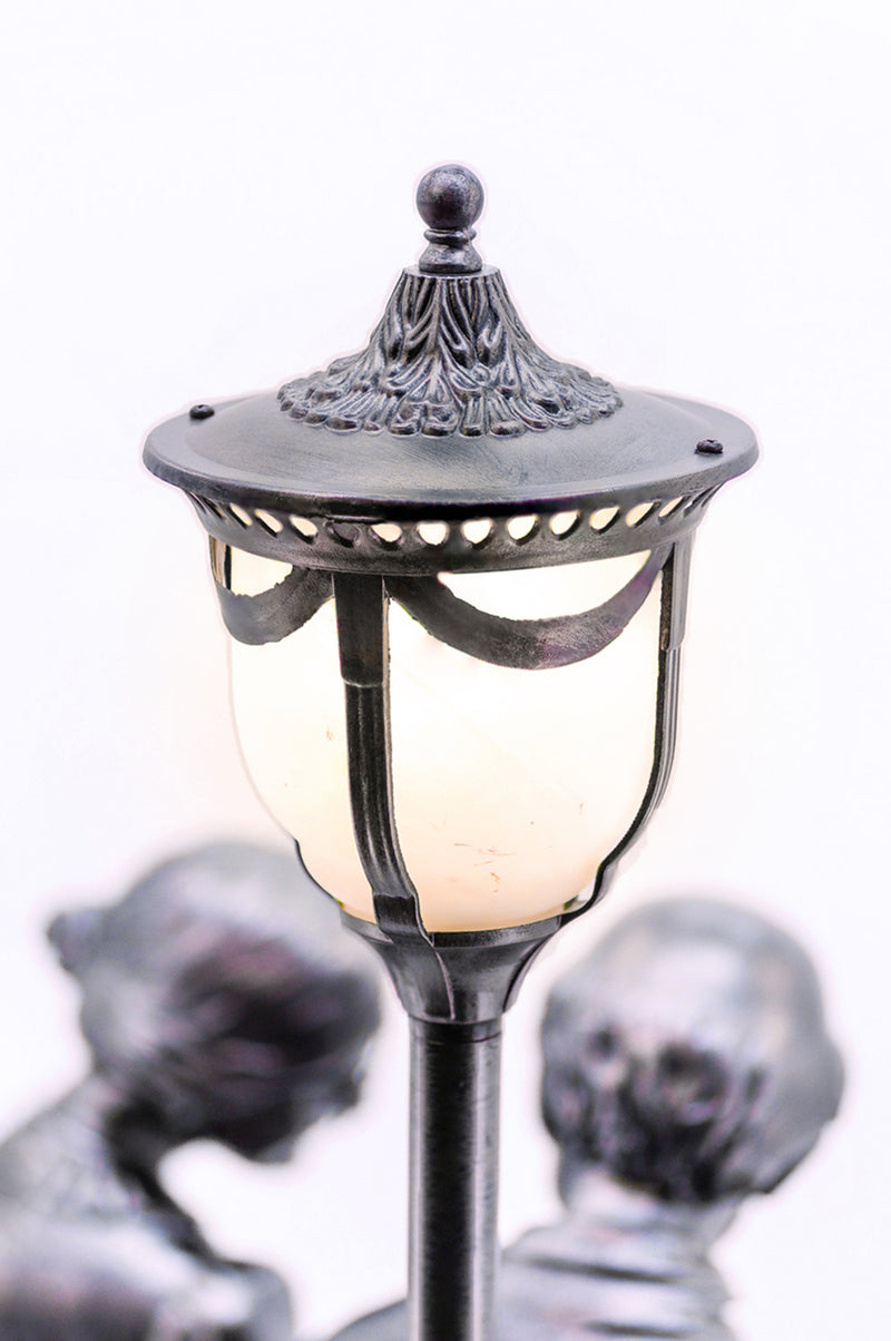 Hi-Line Exclusive - Old Couple Street Lamp Polyresin Statue HI-LINE GIFT LTD.