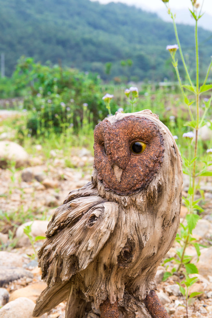 Driftwood Barn Owl On Stump Statue – Hi-Line Gift Ltd.