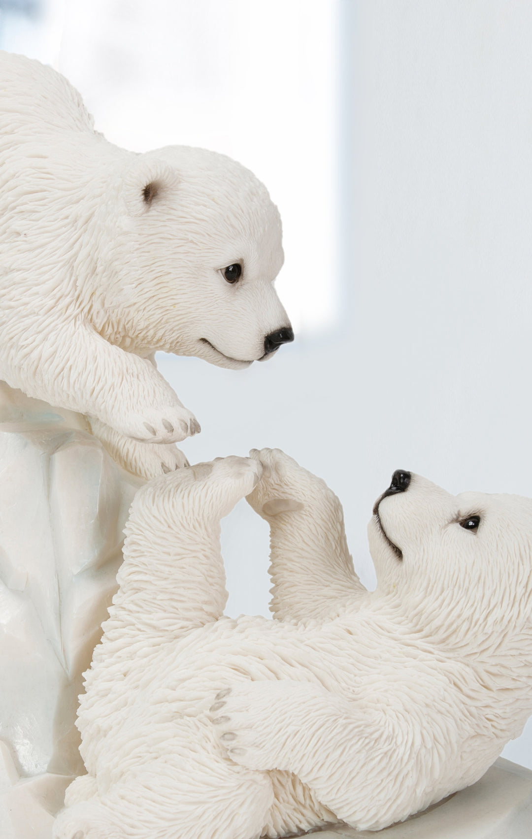 コリンシアン マイクロドーム Polar Bear Cubs Playing - Home Decor - Hi-Line Gift Ltd.