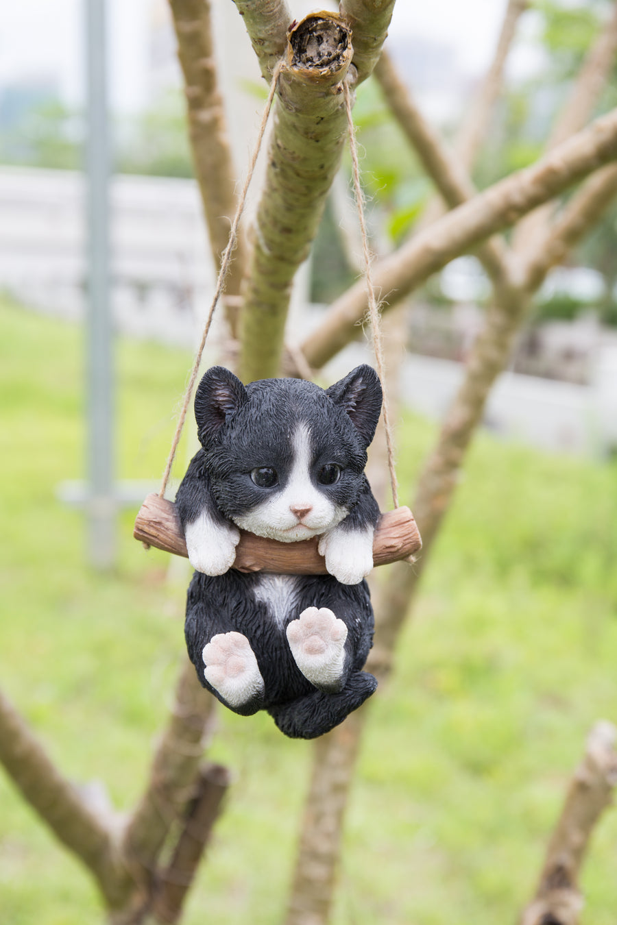 Pet Pals- Black and White Kitten Hanging Statue HI-LINE GIFT LTD.