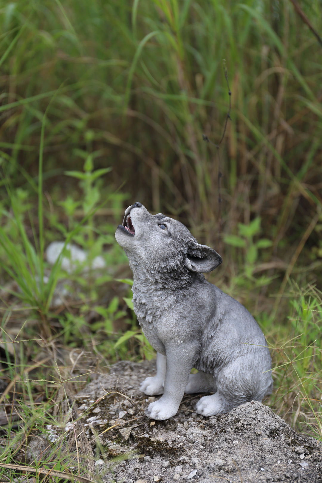 Hi-Line Exclusive - Wolf Pup Howling HI-LINE GIFT LTD.