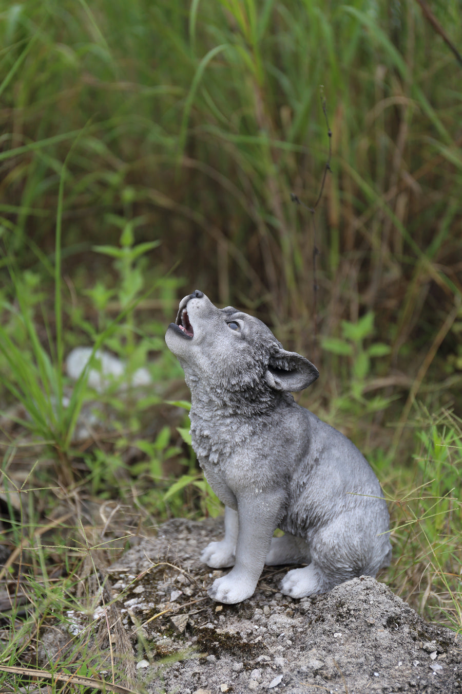 Hi-Line Exclusive - Wolf Pup Howling HI-LINE GIFT LTD.