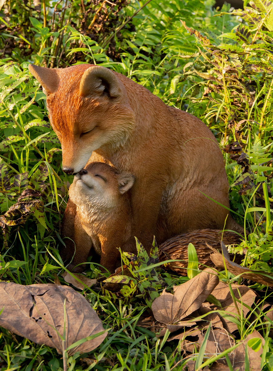 Cuddling Mother and Baby Fox Garden Statue HI-LINE GIFT LTD.